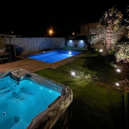 Unique! Jacuzzi Prive 35°C + Cinema Villa Entiere Meyzieu Exterior foto