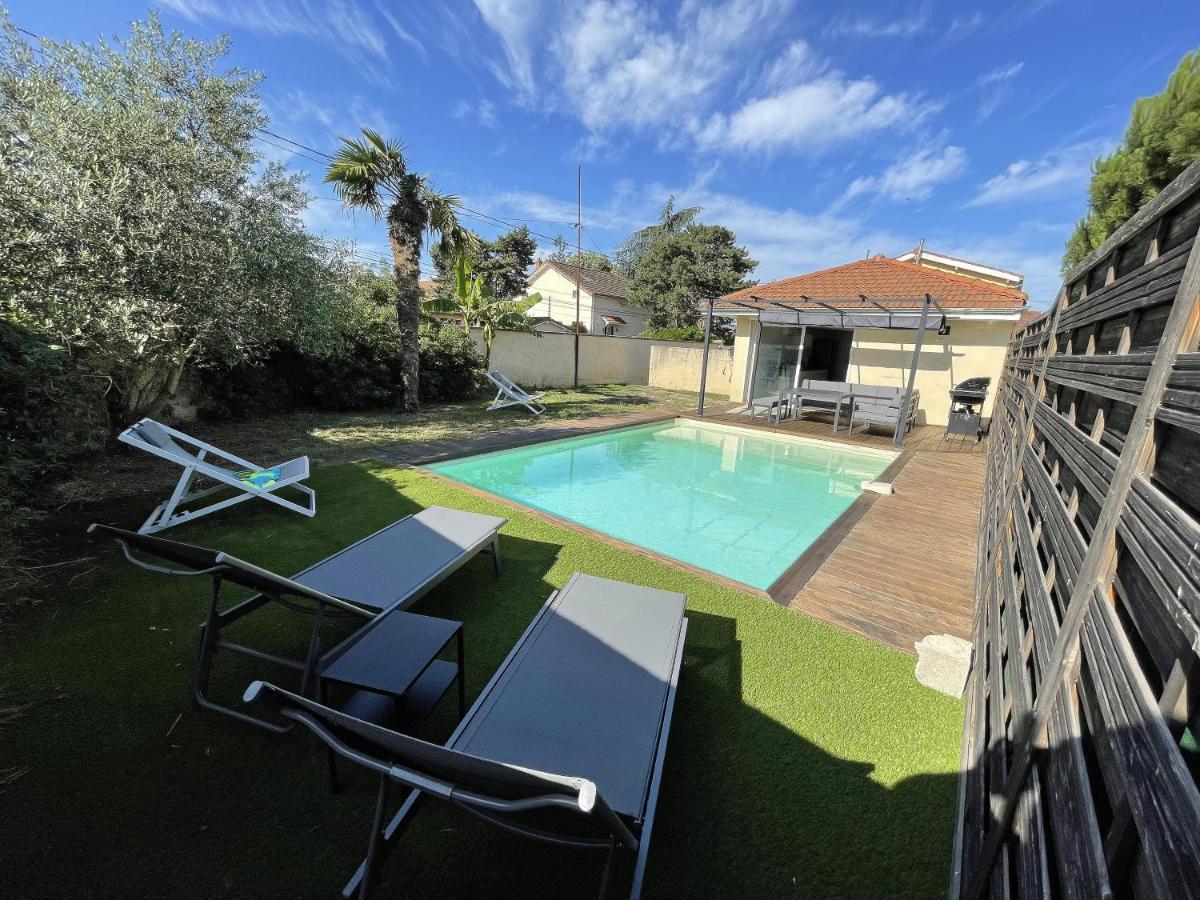 Unique! Jacuzzi Prive 35°C + Cinema Villa Entiere Meyzieu Exterior foto