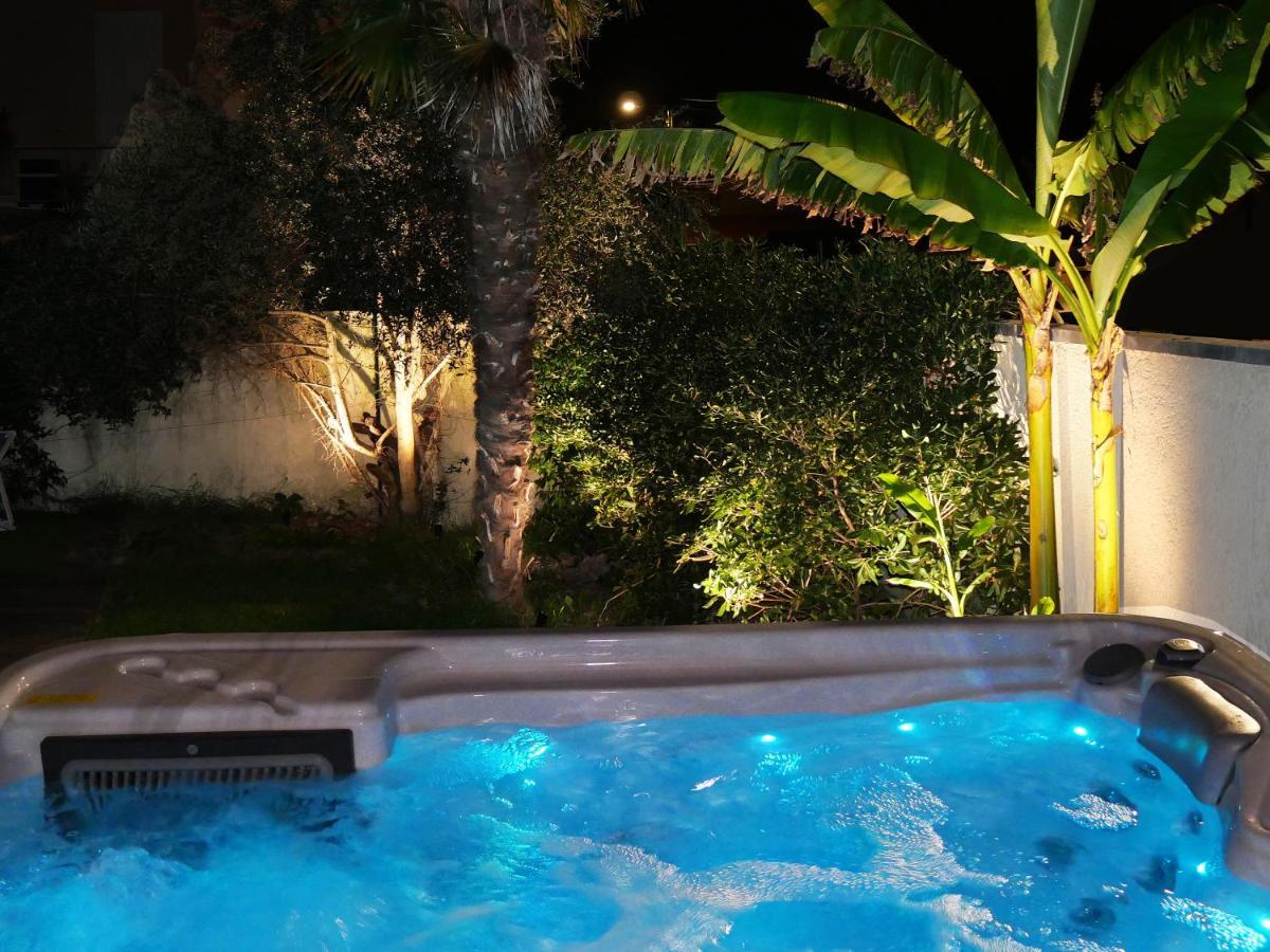 Unique! Jacuzzi Prive 35°C + Cinema Villa Entiere Meyzieu Exterior foto